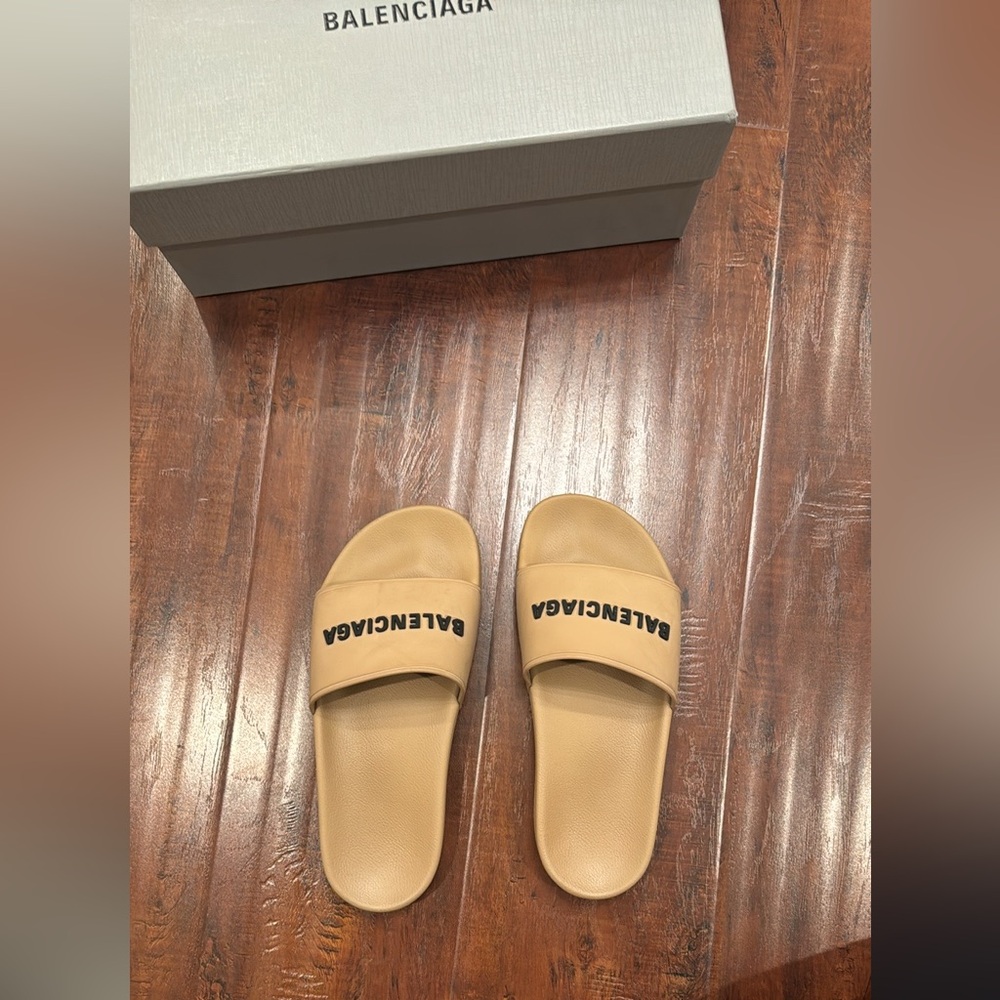 Balenciaga Women’s Pool Slide Sandal in Beige / women’s size 8 or men’s size 6.5 - Picture 4 of 9